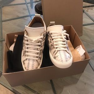 Esse it Esse Sneakers